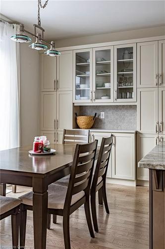 189 Stillwater Crescent, Waterdown, ON - Indoor Photo Showing Dining Room