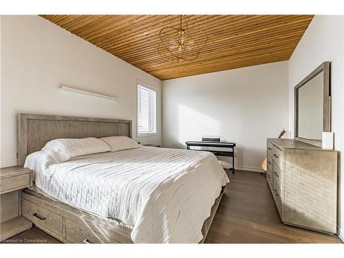 189 Stillwater Crescent, Waterdown, ON - Indoor Photo Showing Bedroom