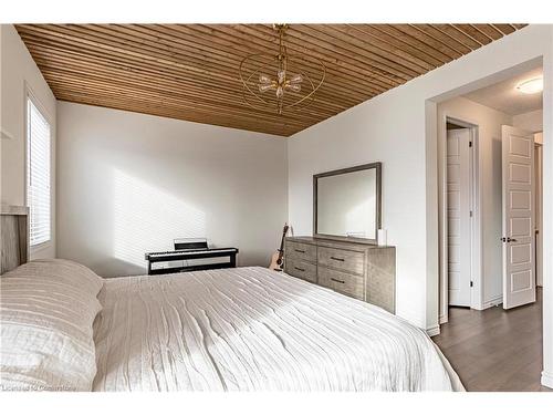 189 Stillwater Crescent, Waterdown, ON - Indoor Photo Showing Bedroom