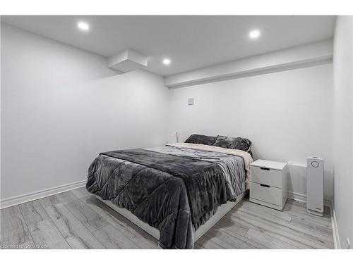 189 Stillwater Crescent, Waterdown, ON - Indoor Photo Showing Bedroom