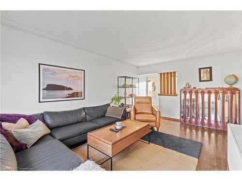 173 Columbia Drive, Hamilton, ON - Indoor Photo Showing Living Room