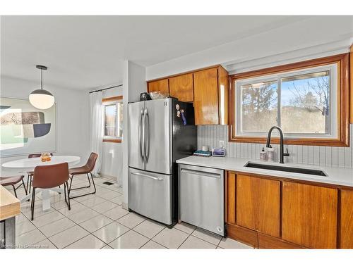 173 Columbia Drive, Hamilton, ON - Indoor Photo Showing Kitchen