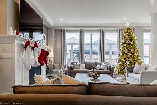 51 Weaver Drive, Ancaster, ON - Indoor Photo Showing Living Room