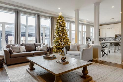 51 Weaver Drive, Ancaster, ON - Indoor Photo Showing Living Room