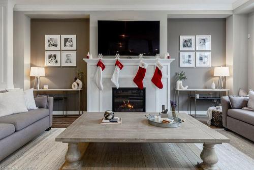 51 Weaver Drive, Ancaster, ON - Indoor Photo Showing Living Room