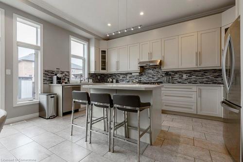 51 Weaver Drive, Ancaster, ON - Indoor Photo Showing Kitchen With Upgraded Kitchen