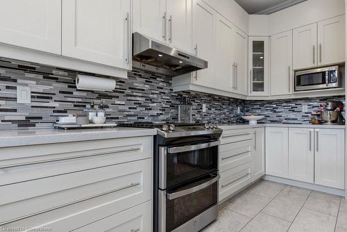 51 Weaver Drive, Ancaster, ON - Indoor Photo Showing Kitchen With Upgraded Kitchen