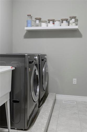 51 Weaver Drive, Ancaster, ON - Indoor Photo Showing Laundry Room