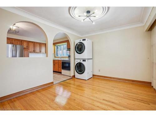 37 Congress Court, Hamilton, ON - Indoor Photo Showing Laundry Room