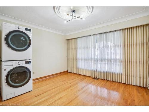 37 Congress Court, Hamilton, ON - Indoor Photo Showing Laundry Room