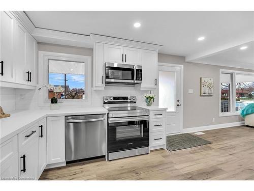 147 Allenby Avenue, Hamilton, ON - Indoor Photo Showing Kitchen