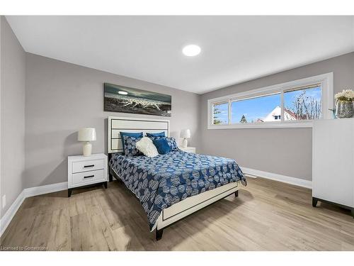 147 Allenby Avenue, Hamilton, ON - Indoor Photo Showing Bedroom