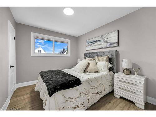 147 Allenby Avenue, Hamilton, ON - Indoor Photo Showing Bedroom