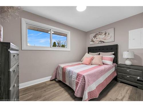 147 Allenby Avenue, Hamilton, ON - Indoor Photo Showing Bedroom