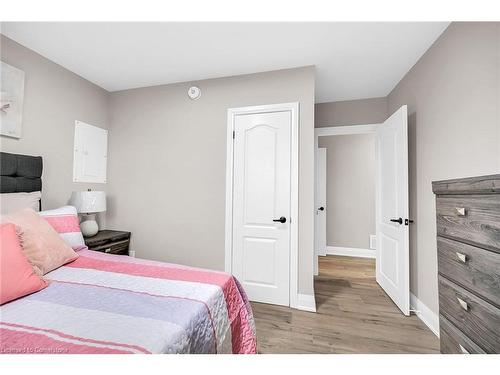 147 Allenby Avenue, Hamilton, ON - Indoor Photo Showing Bedroom