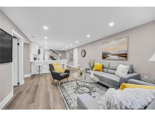 147 Allenby Avenue, Hamilton, ON - Indoor Photo Showing Living Room