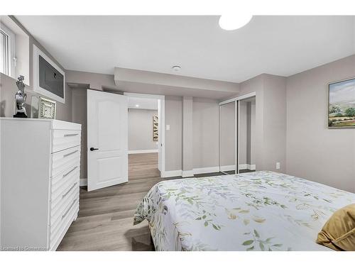 147 Allenby Avenue, Hamilton, ON - Indoor Photo Showing Bedroom