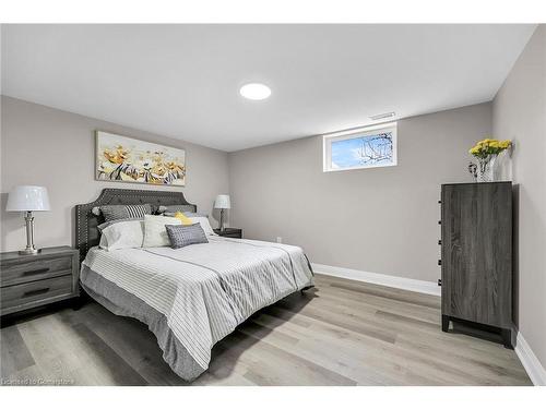 147 Allenby Avenue, Hamilton, ON - Indoor Photo Showing Bedroom