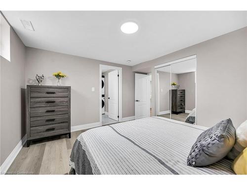 147 Allenby Avenue, Hamilton, ON - Indoor Photo Showing Bedroom