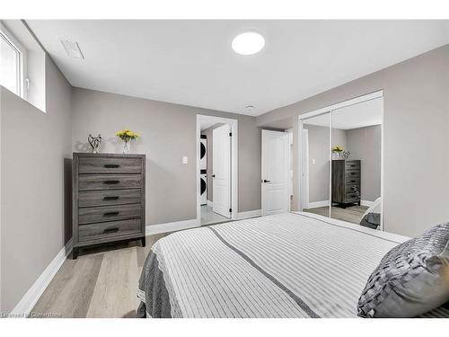 147 Allenby Avenue, Hamilton, ON - Indoor Photo Showing Bedroom