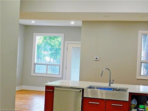 8 Harvey Street, Hamilton, ON - Indoor Photo Showing Kitchen