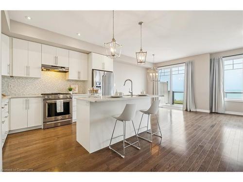 62 Waterview Lane, Grimsby, ON - Indoor Photo Showing Kitchen With Upgraded Kitchen