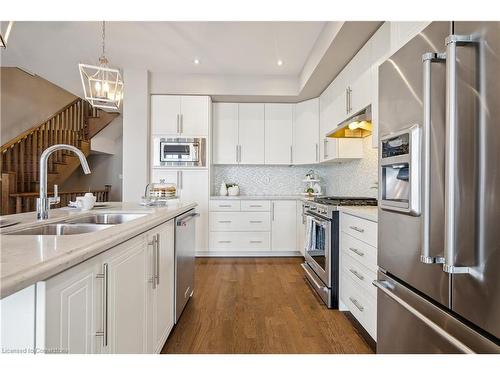 62 Waterview Lane, Grimsby, ON - Indoor Photo Showing Kitchen With Double Sink With Upgraded Kitchen