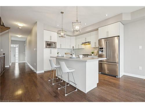 62 Waterview Lane, Grimsby, ON - Indoor Photo Showing Kitchen With Upgraded Kitchen