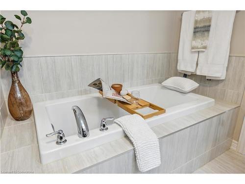 62 Waterview Lane, Grimsby, ON - Indoor Photo Showing Bathroom