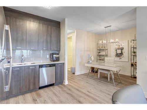 1006-150 Main Street W, Hamilton, ON - Indoor Photo Showing Kitchen