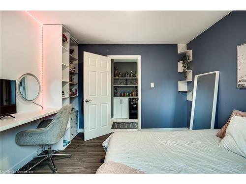 75 Colcrest Street, Hamilton, ON - Indoor Photo Showing Bedroom