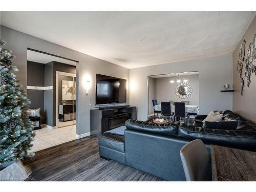 75 Colcrest Street, Hamilton, ON - Indoor Photo Showing Living Room