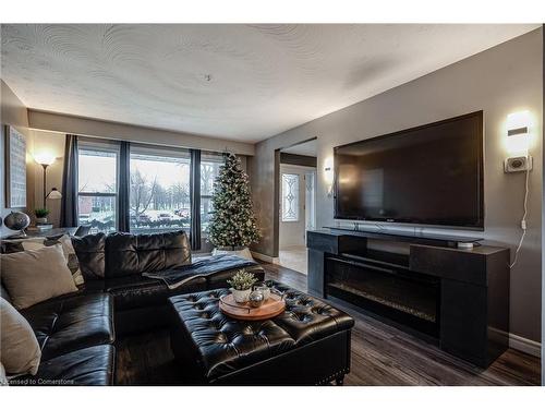 75 Colcrest Street, Hamilton, ON - Indoor Photo Showing Living Room