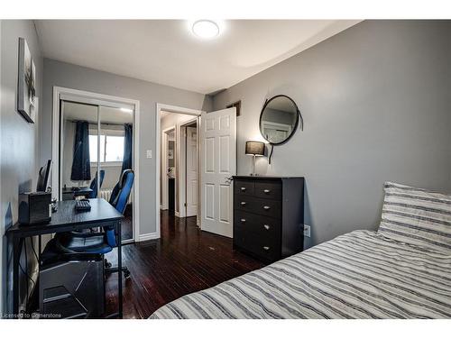 75 Colcrest Street, Hamilton, ON - Indoor Photo Showing Bedroom