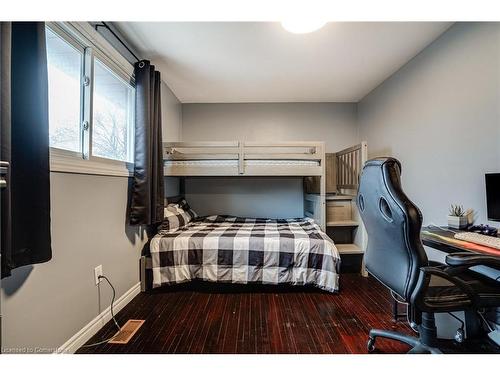 75 Colcrest Street, Hamilton, ON - Indoor Photo Showing Bedroom