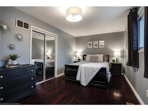 75 Colcrest Street, Hamilton, ON - Indoor Photo Showing Bedroom