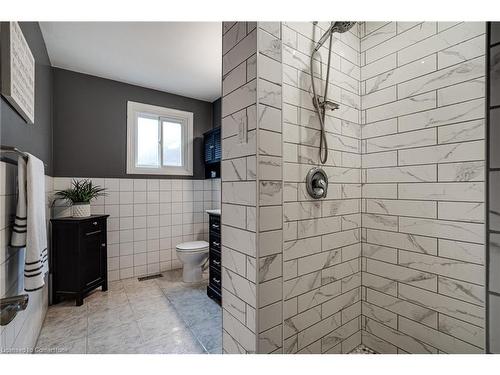 75 Colcrest Street, Hamilton, ON - Indoor Photo Showing Bathroom