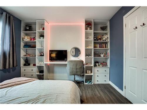 75 Colcrest Street, Hamilton, ON - Indoor Photo Showing Bedroom