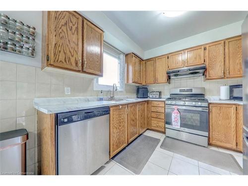 31 Vega Crescent, Hamilton, ON - Indoor Photo Showing Kitchen