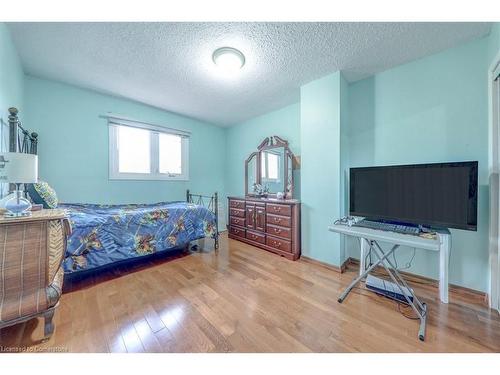 31 Vega Crescent, Hamilton, ON - Indoor Photo Showing Bedroom