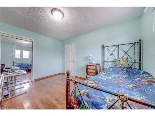 31 Vega Crescent, Hamilton, ON - Indoor Photo Showing Bedroom