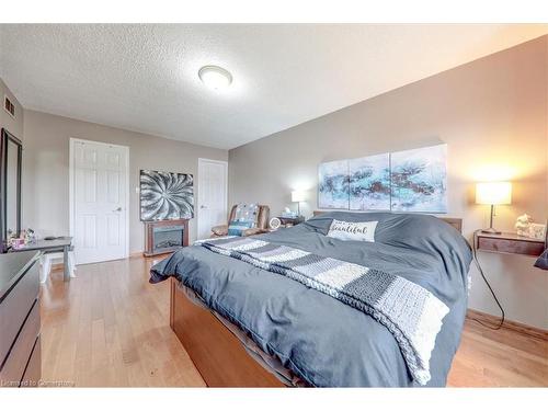 31 Vega Crescent, Hamilton, ON - Indoor Photo Showing Bedroom