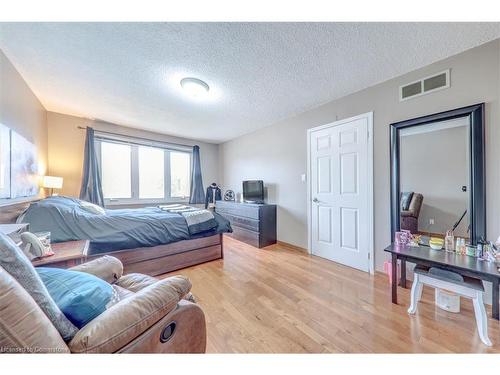 31 Vega Crescent, Hamilton, ON - Indoor Photo Showing Bedroom