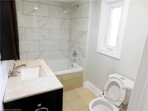 8 Harvey Street, Hamilton, ON - Indoor Photo Showing Bathroom