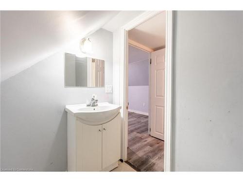 148 Leinster Avenue N, Hamilton, ON - Indoor Photo Showing Bathroom