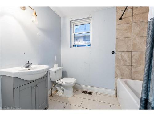 148 Leinster Avenue N, Hamilton, ON - Indoor Photo Showing Bathroom