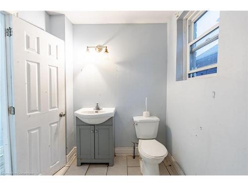 148 Leinster Avenue N, Hamilton, ON - Indoor Photo Showing Bathroom