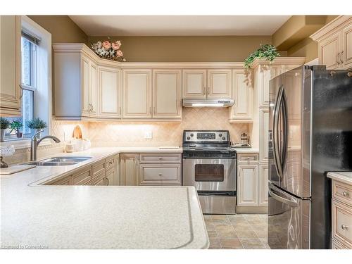 41 Oarsman Crescent, St. Catharines, ON - Indoor Photo Showing Kitchen With Double Sink