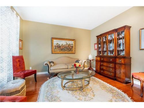 41 Oarsman Crescent, St. Catharines, ON - Indoor Photo Showing Living Room