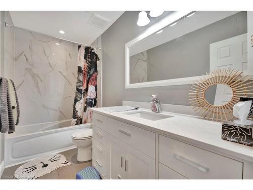 584 East 27Th Street, Hamilton, ON - Indoor Photo Showing Bathroom